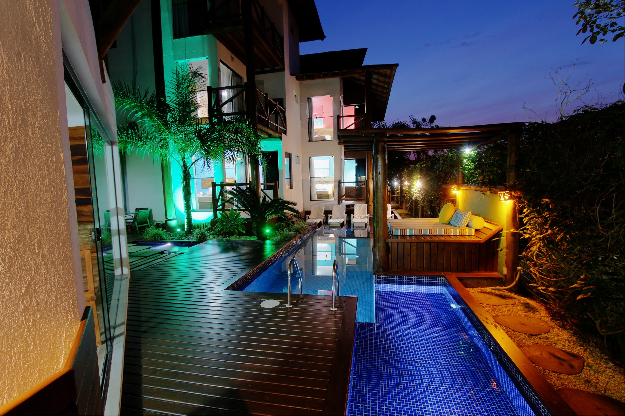 Piscina Villa Arágua à noite